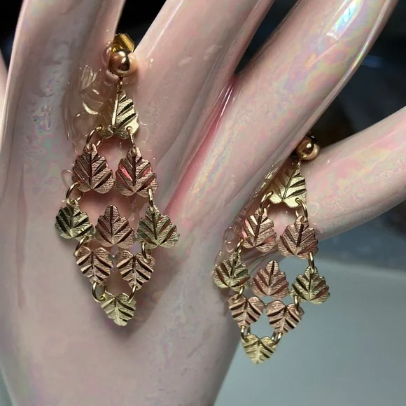 Earrings Vintage Beautiful Black Hills Cascading Leaf  Earrings 12/14 K Gold - Picture 3 of 9